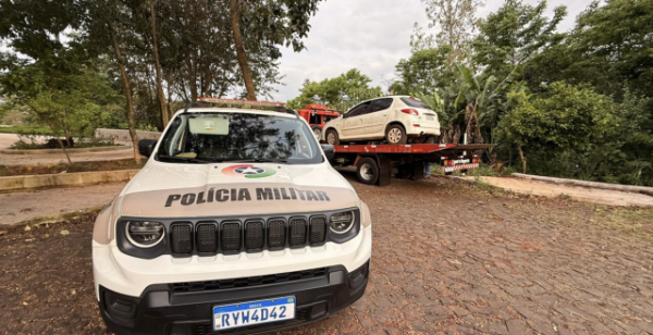 PM remove veículo abandonado que oferecia risco à saúde e segurança