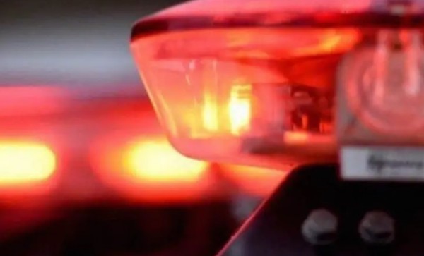 Dois homens são presos após furtarem TV e botijão de gás de residência