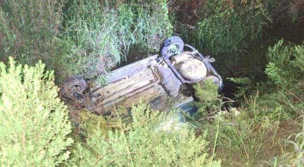 Tragédia na SC-477: passageiro morre após carro sair da pista e capotar