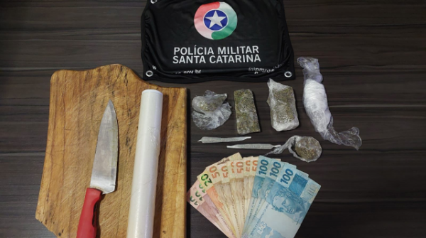 Através de denúncia anônima, PM identifica ponto de venda de drogas