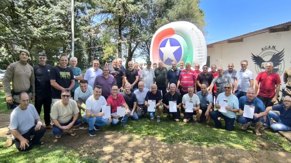 Policiais militares veteranos são homenageados em almoço especial