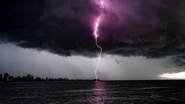 Frente fria traz instabilidade, risco de temporais e variação de temperaturas neste fim de semana em SC