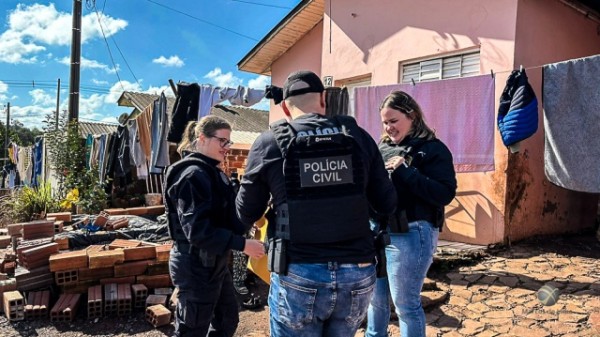 Operação da DPCAMI apreende drogas e conduz adolescentes à delegacia
