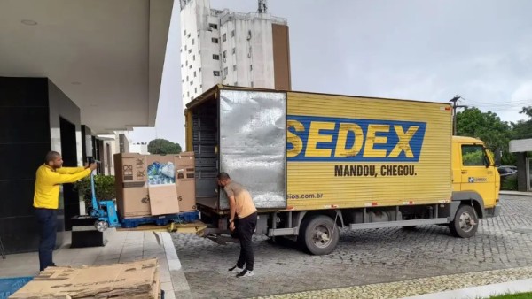 Correios doam mais de 20 mil livros para bibliotecas no RS