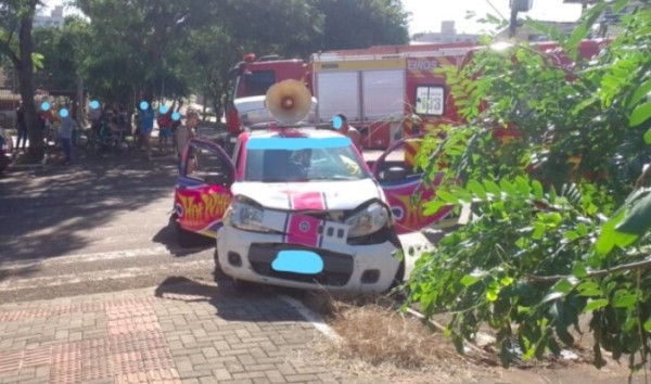 Carro “Hot Wheels” se envolve em acidente de trânsito no Oeste de SC