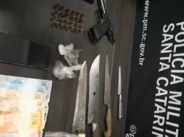Polícia Militar atende ocorrência de ameaça e acaba encontrando armas, drogas e dinheiro em espécie com o suspeito