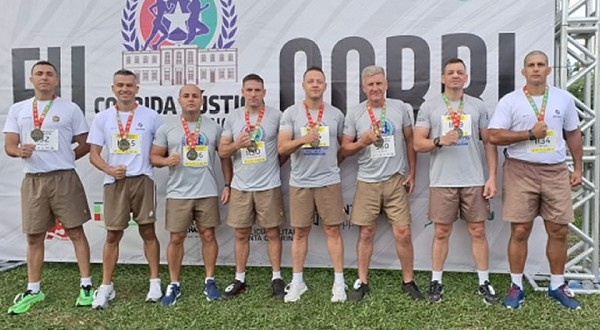 Policiais do 9° CRPM/Fron participam da corrida rústica da PMSC