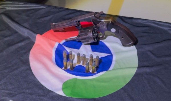 Motociclista é preso com arma de fogo após tentativa de fuga