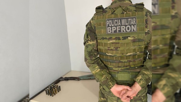 BPFRON apreende arma e munições em Flor da Serra do Sul