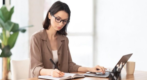 País vai testar jornada de 4 dias de trabalho por semana