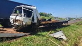 Pneu estoura e guincho cai em canteiro da BR-369