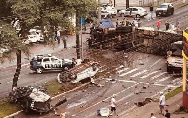 Motorista que causou acidente com 12 veículos em Chapecó tem liberdade concedida