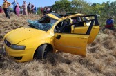 Mulher é socorrida após sair da pista e capotar veículo na SC-480