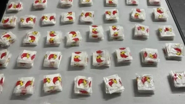 Homem é preso com cocaína personalizada com estampa do “Pica-Pau”