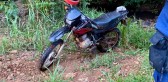 Motociclista cai em rio após acidente entre duas motos