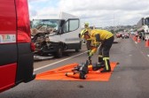 Colisão entre van e caminhão deixa dois feridos na BR-282