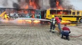 Incêndio atinge 7 ônibus escolares nas vésperas de volta às aulas em Santa Catarina