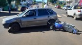 Homem fica ferido em colisão envolvendo carro e moto na Av. Washington Luiz