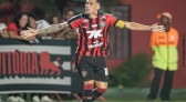 Baralhas marca golaço, Vitória vence o Mirassol e sobe na tabela do Brasileirão