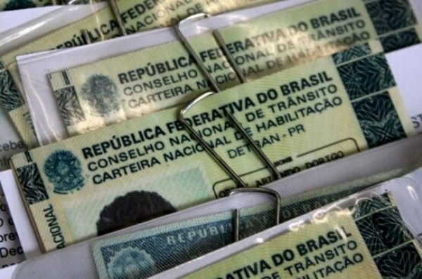 Motoristas com 50 anos ou mais poderão ter desconto na renovação da CNH