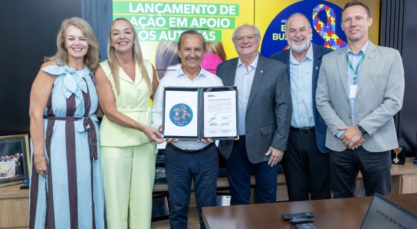 Santa Catarina lança selo “Pessoa com Autismo a Bordo” e avança na inclusão no trânsito