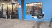 Mulher morre e bebê fica gravemente ferido após serem prensados por carro em estacionamento de supermercado no Paraná