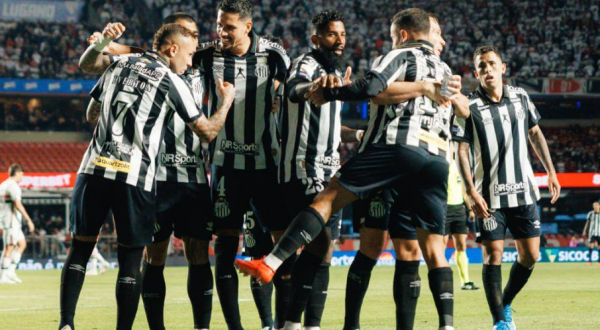 Santos vence clássico no Morumbis e iguala recorde fora de casa