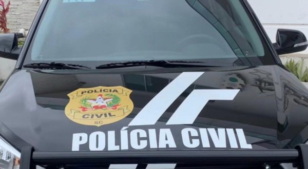 Mãe é presa suspeita de tentar matar filha recém-nascida de seis dias