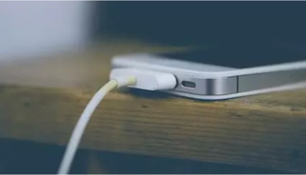Cuidados essenciais que você precisa ter com o seu carregador de celular