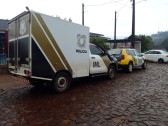 Mulher é encontrada morta dentro de casa