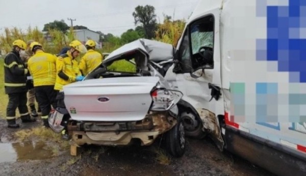 Homens morrem em grave colisão entre veículos na BR-282