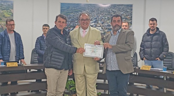 Carlos Alberto Santin é homenageado pela Câmara de Vereadores