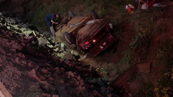 Saída de pista seguida de capotamento é registrado na BR 163
