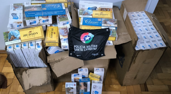 Perseguição termina com apreensão de 4 mil carteiras de cigarros contrabandeados