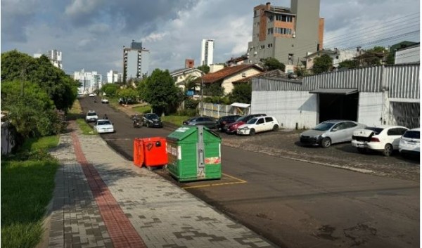 Um corpo é encontrado em lixeira