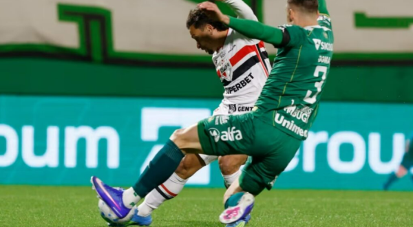 Chapecoense vence São Paulo por 1 a 0 na Arena Condá