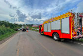 Cinco pessoas ficam feridas em colisão envolvendo caminhão, carro e camionete na BR-163