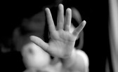 Polícia prende mulher por obrigar filha a manter relações sexuais com idoso em SC