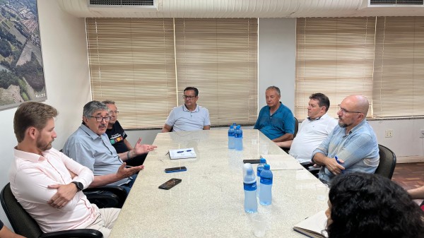 Membros do La Frontera e autoridades, discutem melhorias no controle aduaneiro entre Brasil e Argentina
