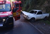 Motorista perde controle da direção e bate contra barranco nas margens da BR-282