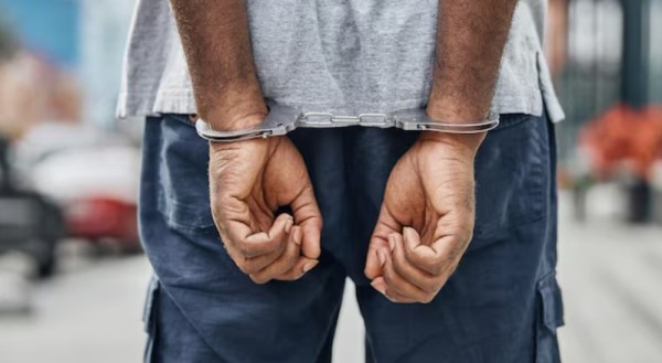 Homem é preso por violência psicológica contra mulher e ameaças