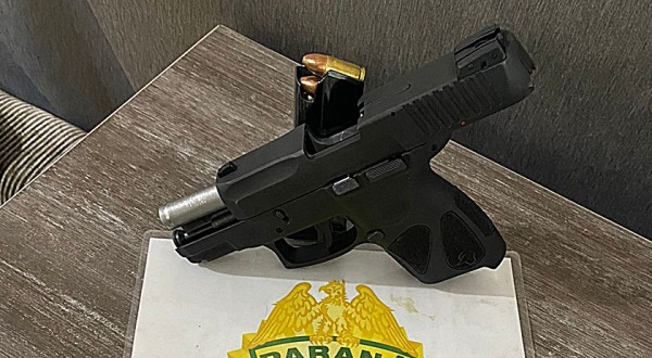 PM apreende arma de fogo após abordagem e revista veicular
