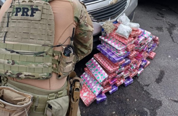 Polícia apreende mais de 40 kg de drogas em veículo com registro de furto na BR-101