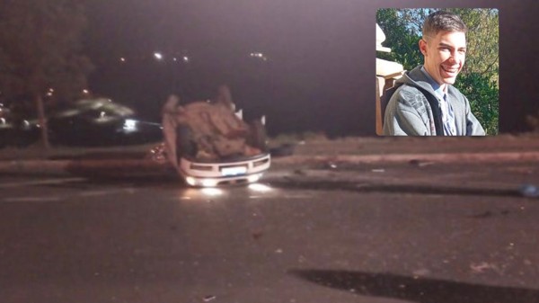 Jovem morre e dois ficam feridos após carro colidir em veículos estacionados e capotar no prolongamento da Avenida Júlio Assis