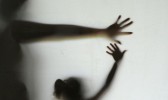Mãe e padrasto são condenados a 57 anos de reclusão por estupro de duas crianças