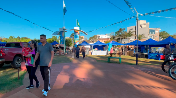 Festa de 104 anos reúne sabores, cultura e muita música na fronteira
