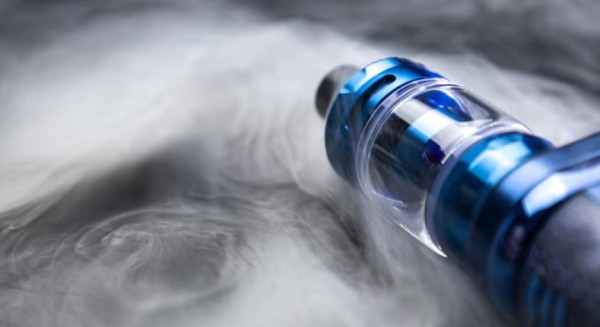 Adolescentes de SC estão bebendo e usando vapes mais cedo, diz pesquisa do IBGE