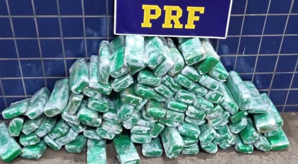 PRF flagra mais de 50 kg de maconha escondidos em lataria de veículo na BR 163
