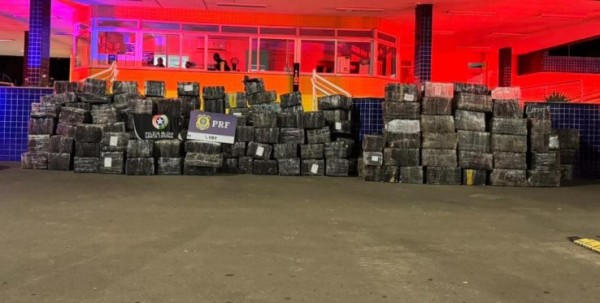 Polícia apreende cerca de 10 toneladas de maconha em caminhões na BR-282