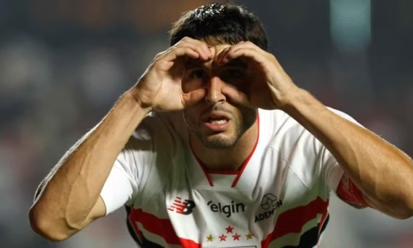 São Paulo vence Internacional em jogo de protesto e afunda Colorado no Z4 da Série A